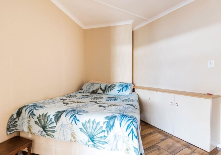 8 Bedroom Property for Sale in Middedorp Western Cape